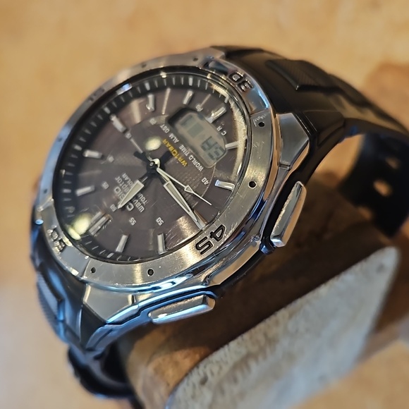 Casio Wave Ceptor watch - Picture 2 of 4